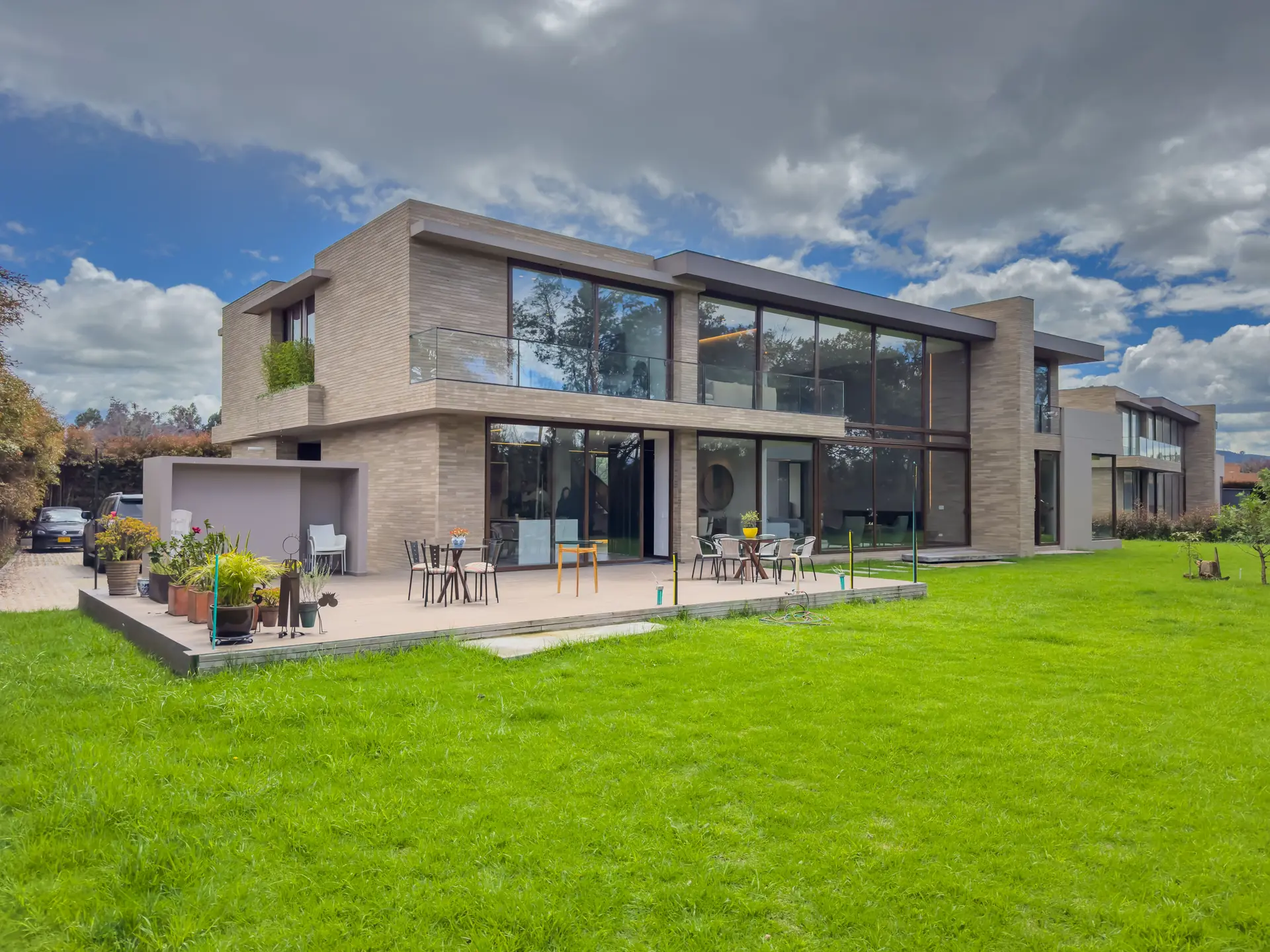 Casa con zona verde a la venta, en San Simón.