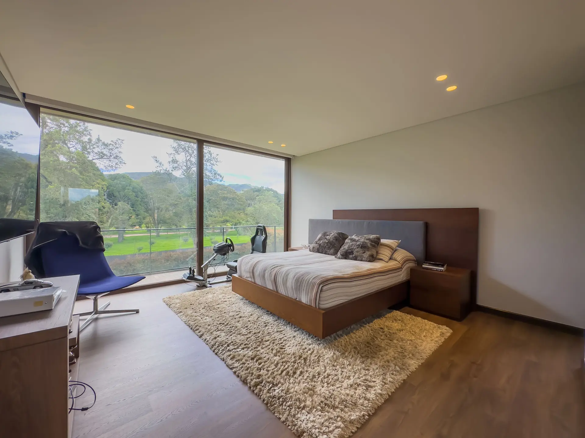 Casa con zona verde a la venta, en San Simón.