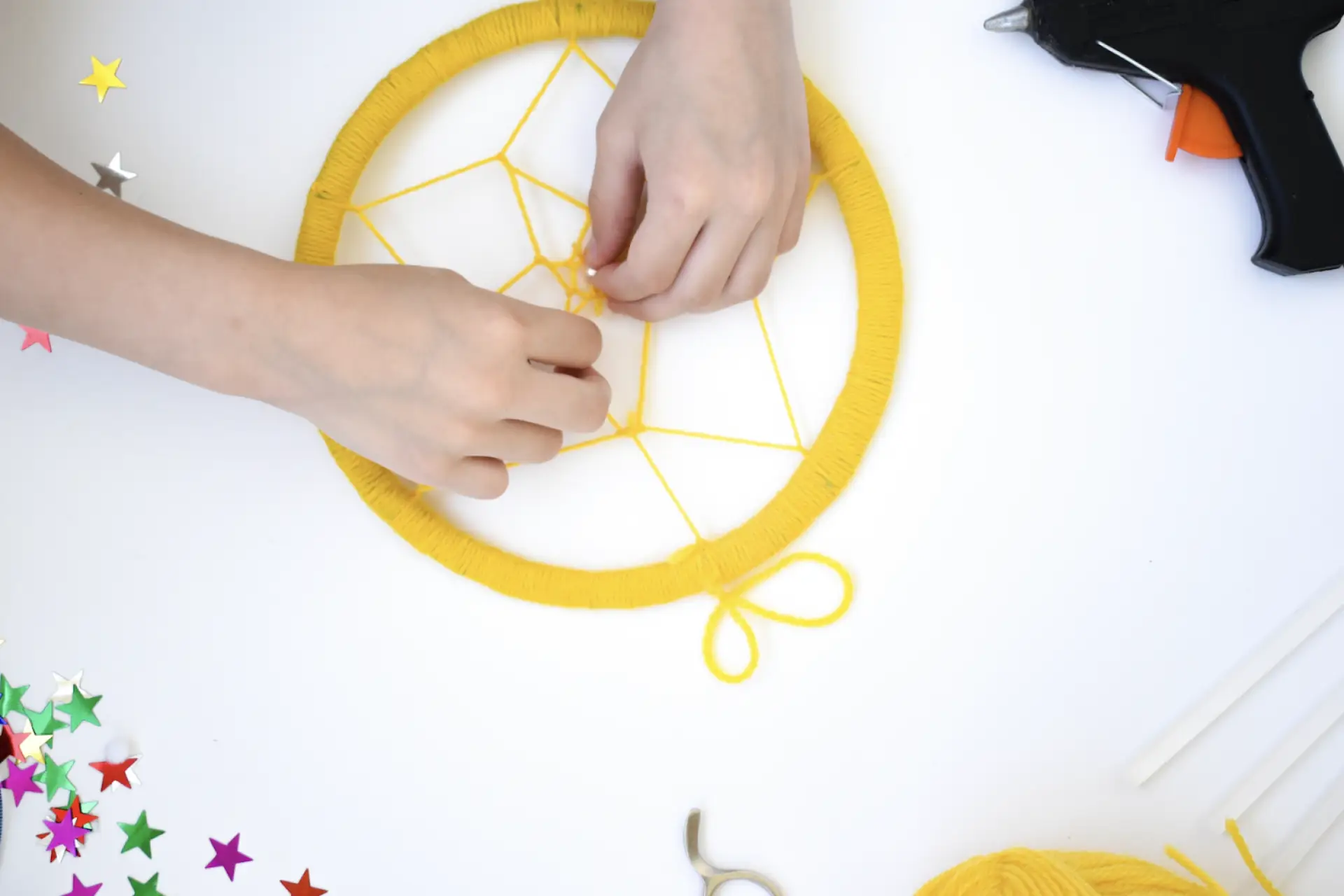 Pocket Size Play: DIY dreamcatcher workshop