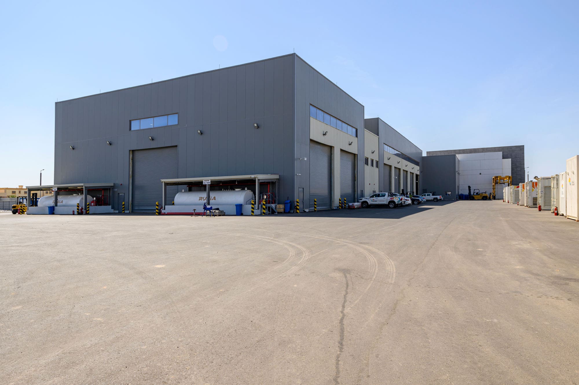 Maintenance and service buildings — Zahid Business Park, Saudi Arabia. Delivered by OCC Weavers.