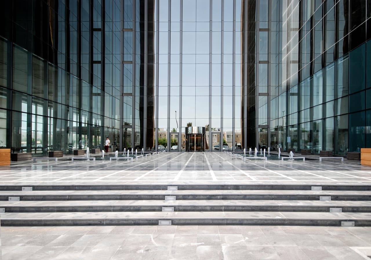 Swimming pool and gymnasium construction — Mukhmal II Tower, Jeddah, Saudi Arabia. Delivered by OCC Weavers.