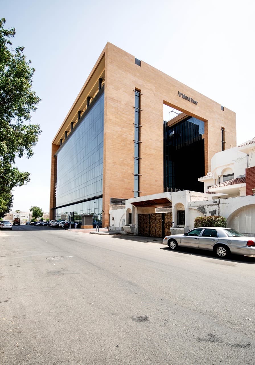 Construction of Mukhmal II Tower — luxury villas and office building structural works, Jeddah, Saudi Arabia. Delivered by OCC Weavers.