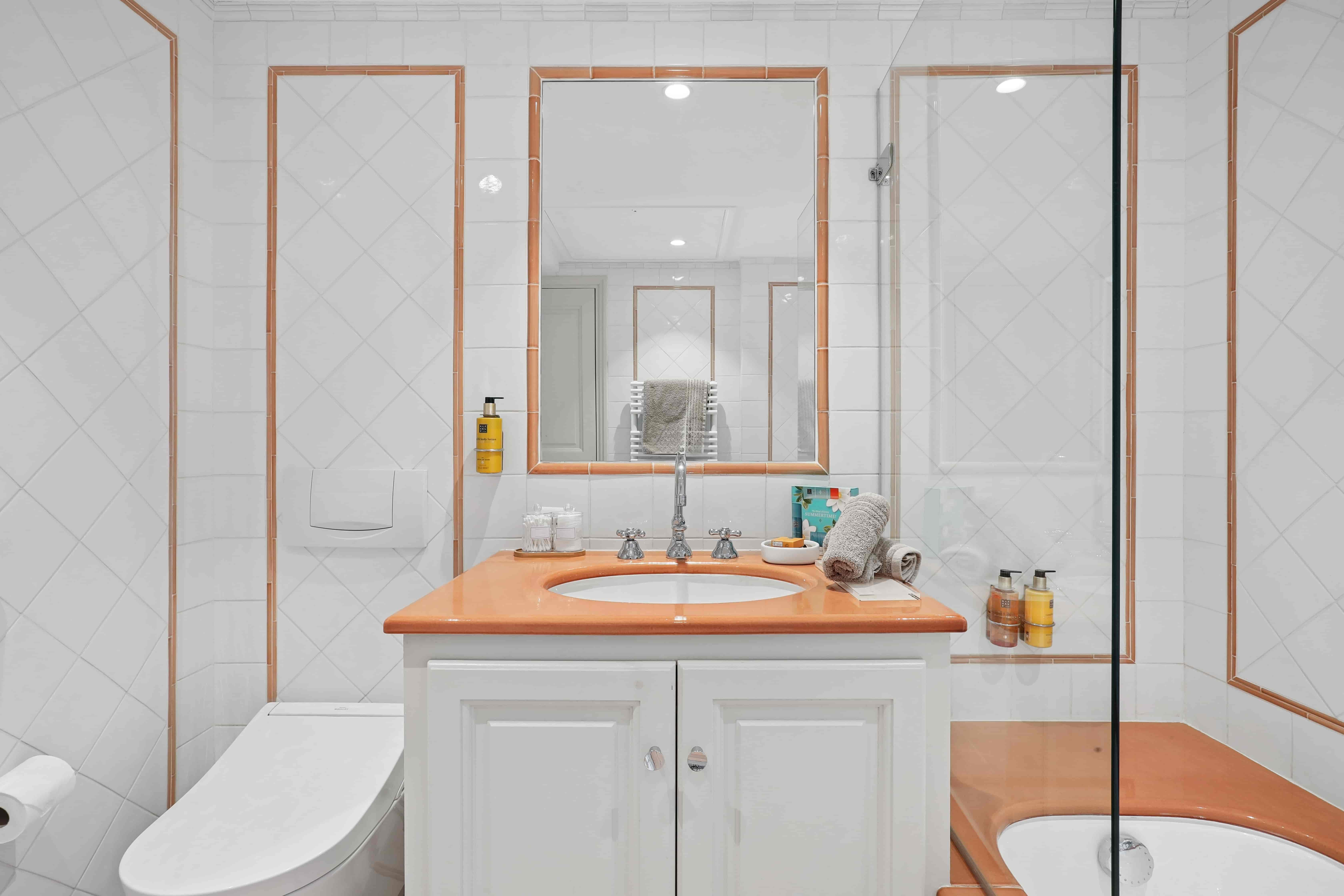 LV Residences - The Saint Tropez Apartment