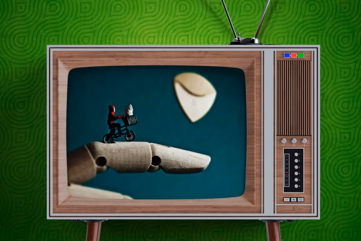 An old tv, ET reference, psychadelic green background, makes you feel something, doesn't it?