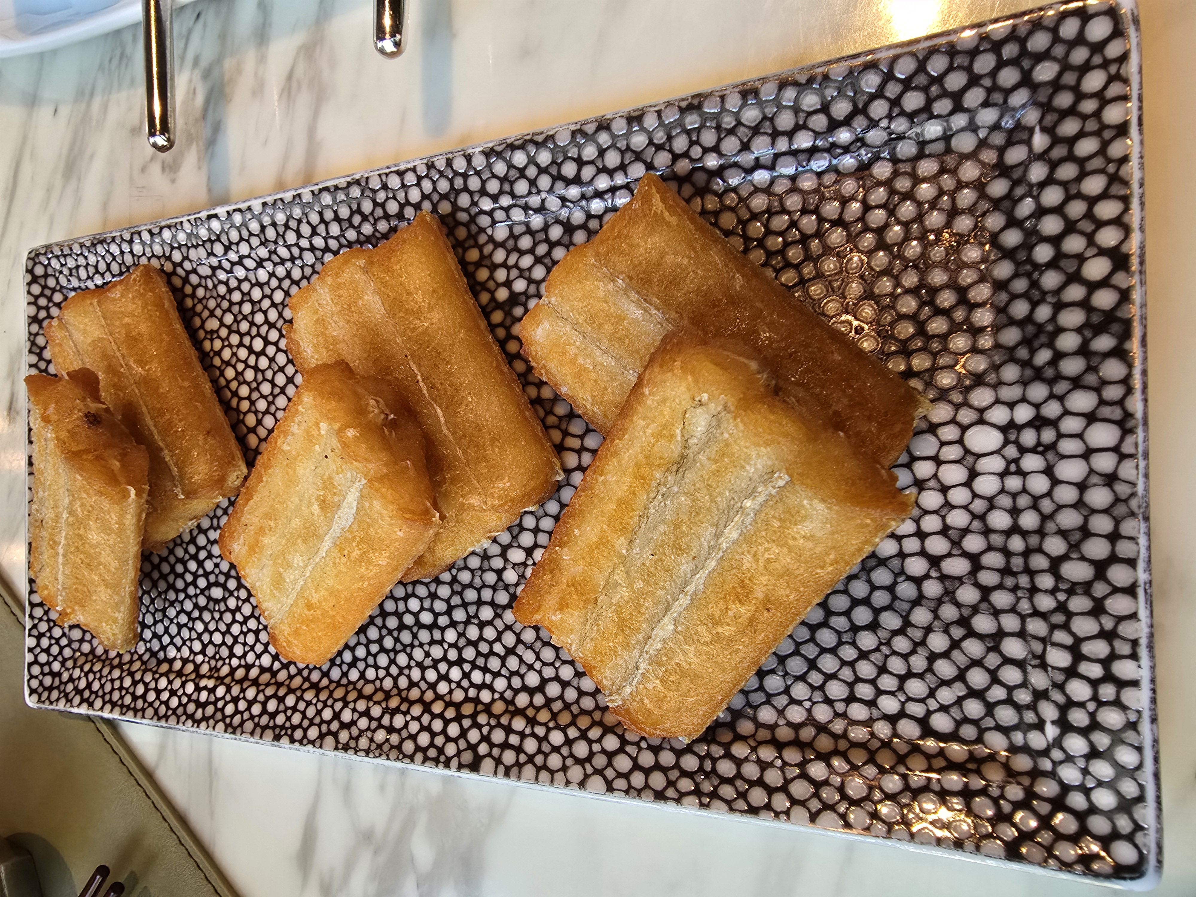 Crispy hairtail with a golden crust