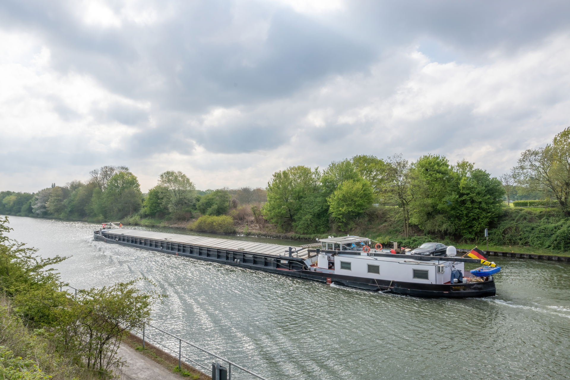 專案貨運需求攀升，貨主轉向內河物流