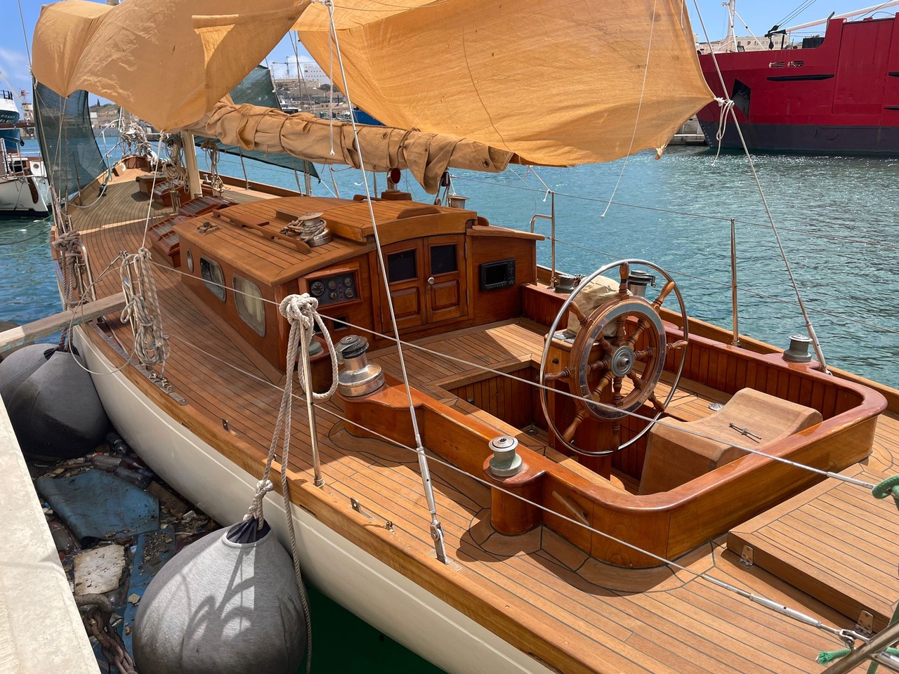 Andersen Vary wooden classic boat