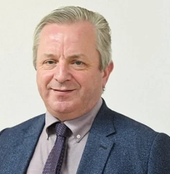 Mr Ian Bloom