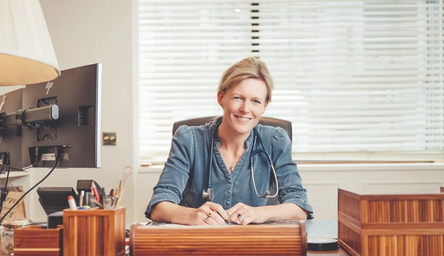 DR CHIARA HUNT
