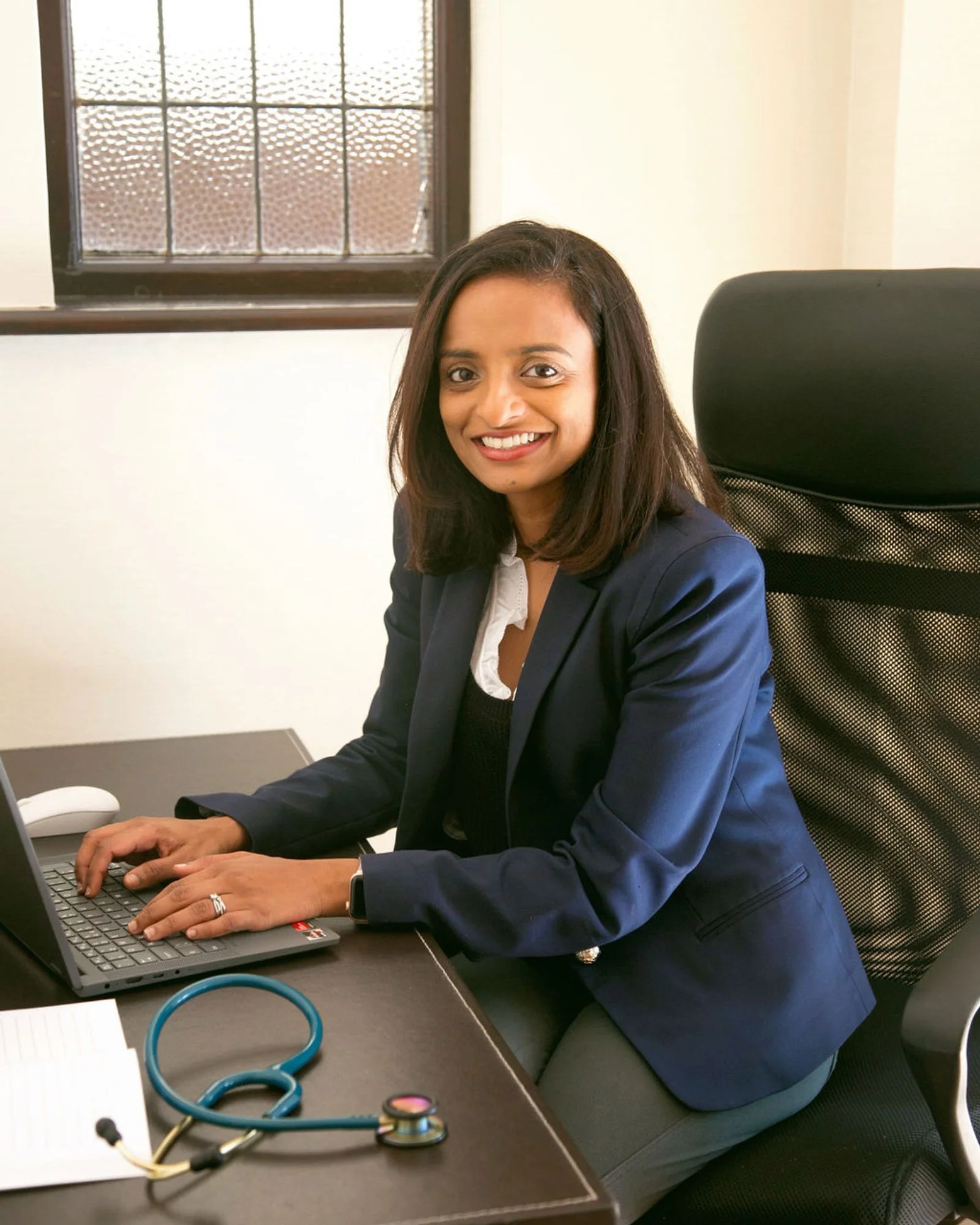 Dr Aarthi Sinha