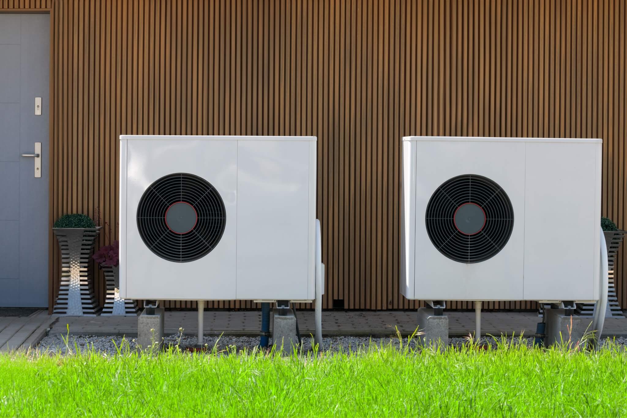 Twee warmtepomp buitendelen.
