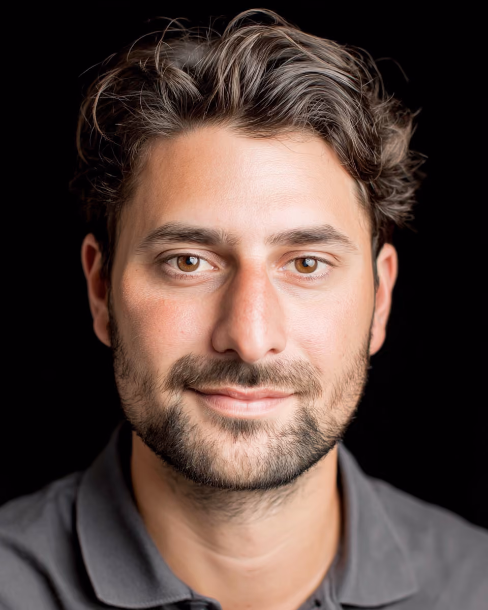 Portrait placeholder — replace with photo of Davide Normanno