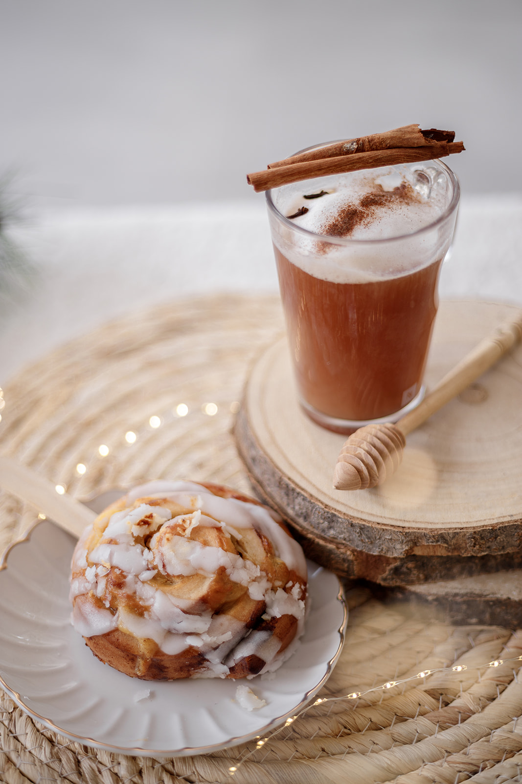 Latte miel-cannelle à l’infusion de cacao et brioche à la cannelle
