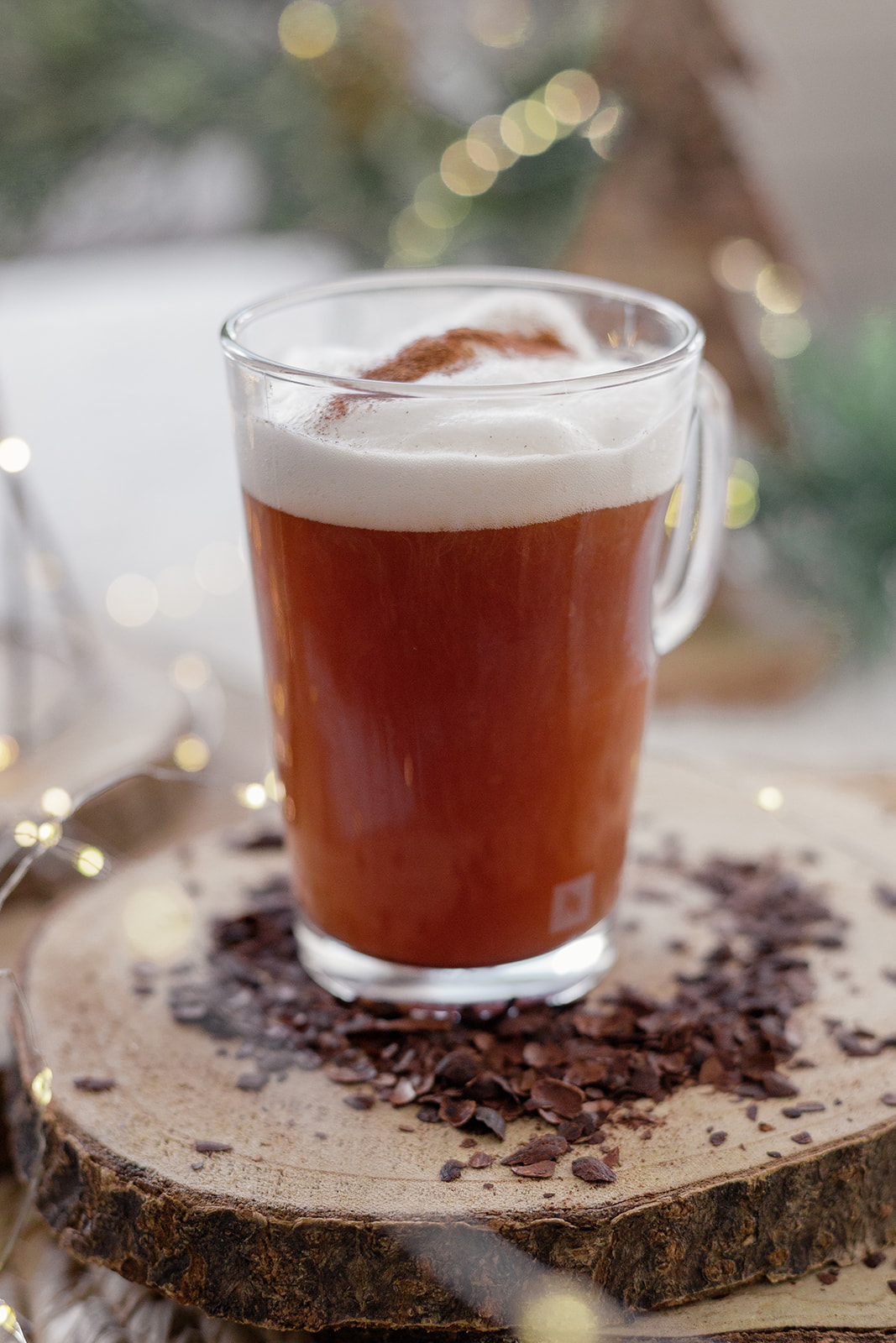 Latte à l’infusion de cacao surmonté de mousse de lait et de cannelle