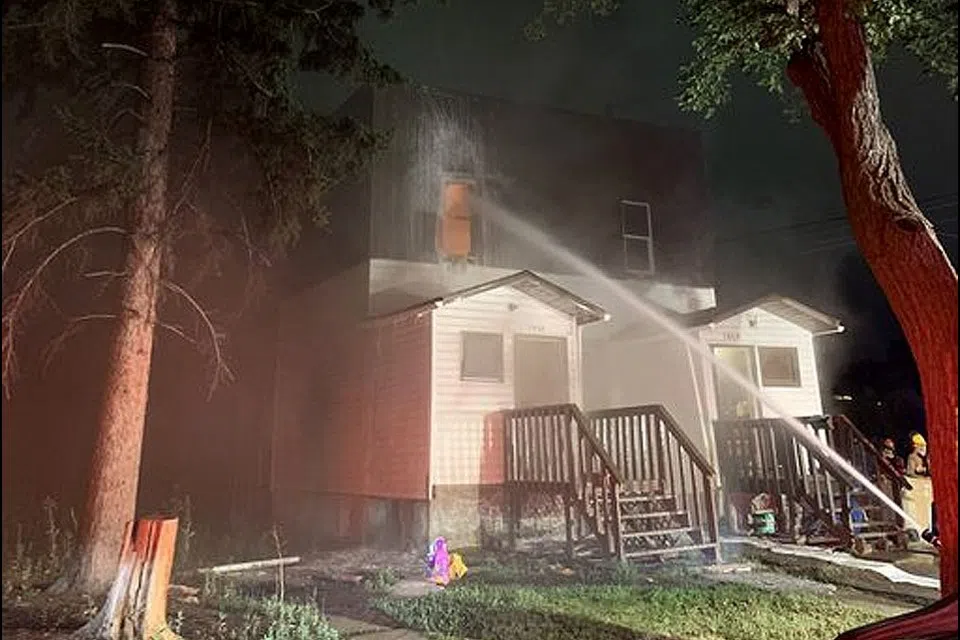 Regina firefighters extinguish duplex fire on Garnet Street