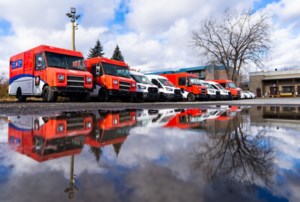 Unionized workers at Canada Post to start voting on contract offer