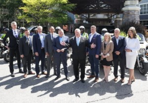 Premiers gathered to meet with PM call for new pipelines built with Ontario steel