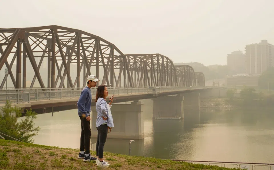 Regina, Saskatoon see air quality warnings as wildfire smoke blankets Saskatchewan