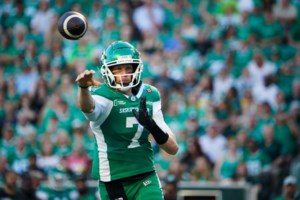 Harris throws for two TDs as Roughriders hold off Fajardo, Elks 21-18