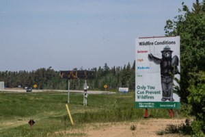 Northern Saskatchewan village evacuates due to wildfire as others return home