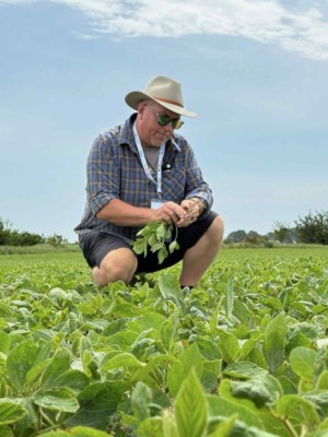 Elmy shares ag expertise in Ukraine