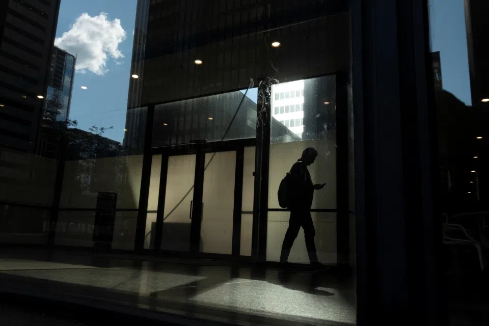 Canada lost 41,000 jobs in July but unemployment rate held steady at 6.9%