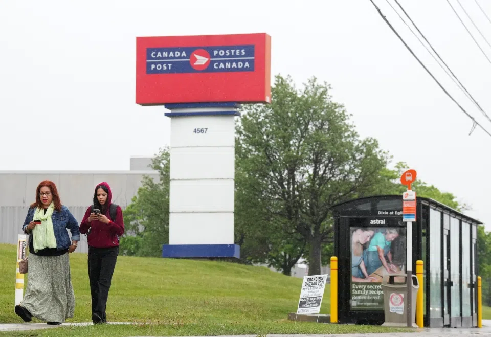 Canada Post and union meeting delayed until next week due to mediator availability