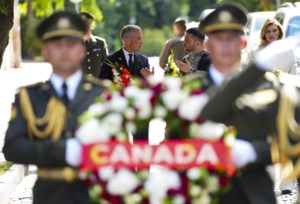 'Not a very funny place': Canadians part of a growing makeshift memorial in Kyiv