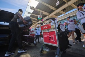 Air Canada flight attendants to wrap up vote on new contract today