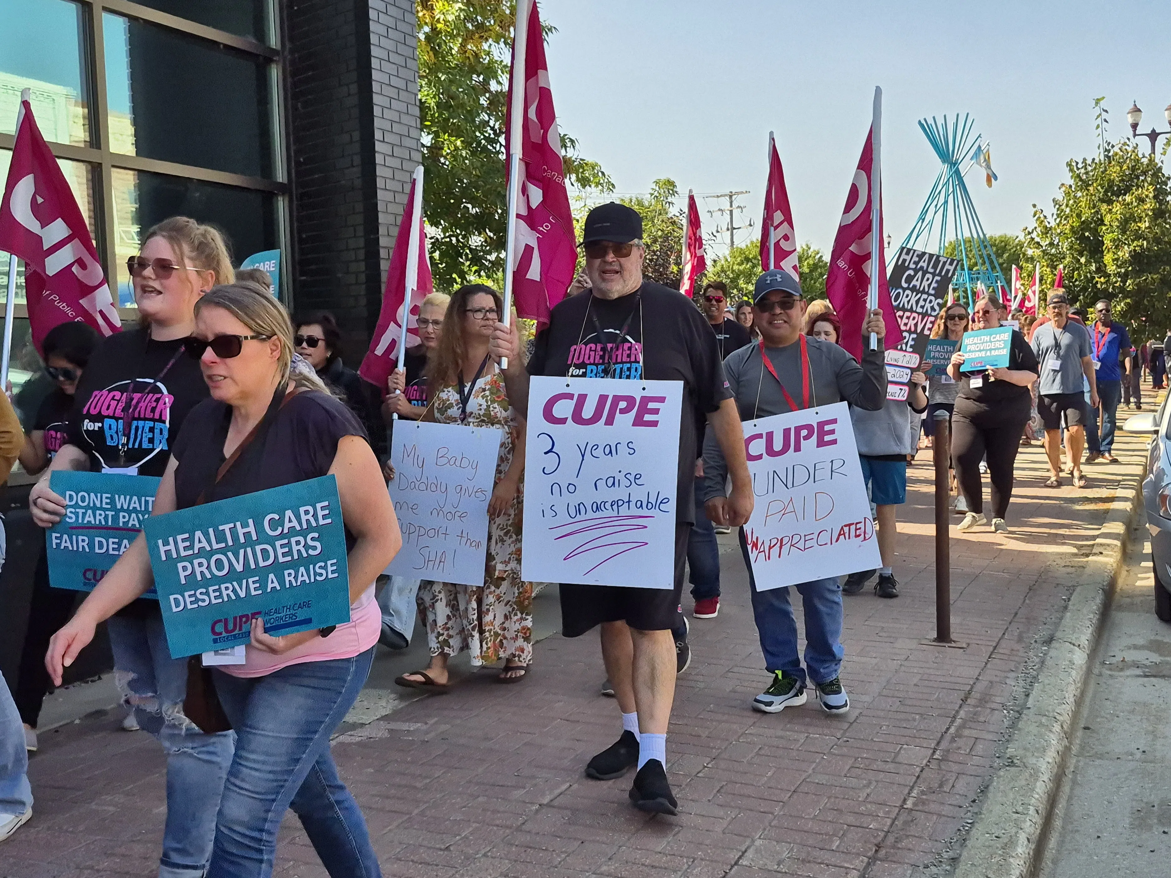 Health care workers rally in Yorkton for fair wages and better conditions