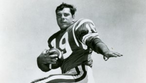 Roughriders Plaza of Honour induction an emotional time for family of legendary fullback Steve Molnar