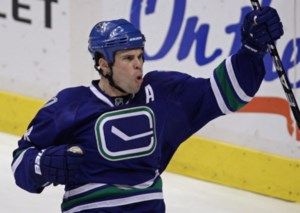 Woman alleges former Canuck Willie Mitchell sexually assaulted her in 2022
