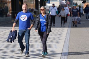 Blue Jays fans arrive in Seattle for ALCS Game 3 against the Mariners