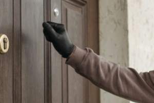 Police caution Regina residents after reports of aggressive door-to-door sales