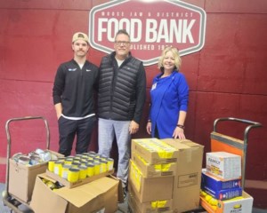 Moose Jaw car business' donation helps drive away hunger