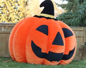 Editorial: Festive decorations create community smiles