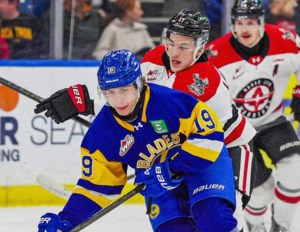 Moose Jaw Warriors build early lead, hold off Blades comeback for win in Saskatoon