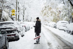 Heavy November snowfall knocks out power, closes schools in Quebec