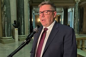 Moe meets officials from India on yellow pea tariffs