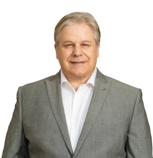 Cairns on Cinema: Thoughts on the whole Warner Bros. Discovery takeover battle