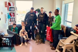 MJPS makes very ‘pawsitive’ Christmas visit to see kids in hospital