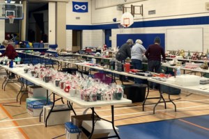 Hellings’ school Christmas store returns with record donations, volunteer support