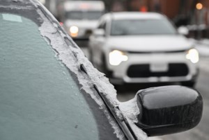 Sharp rise in 911 calls in Montreal as wintry weather hits Eastern Canada