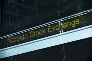 S&P/TSX composite finishes lower to end the year, U.S. markets also slide