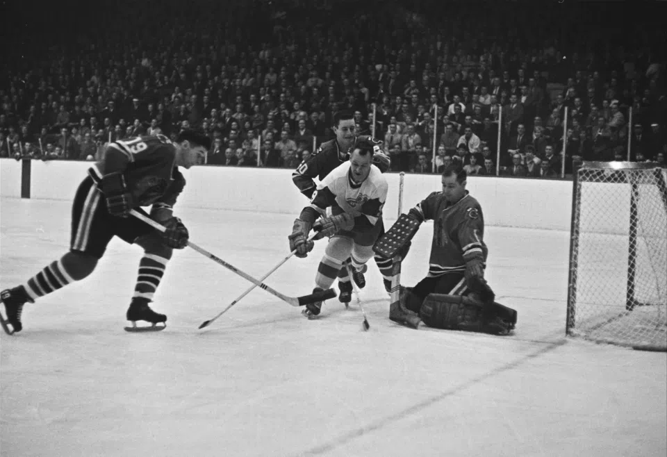 Hall of Famer goaltender Glenn Hall, an iron man and innovator, dies at 94