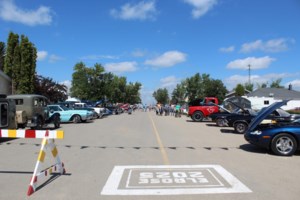 Elrose Homecoming reunion event gifts surplus funding to community groups