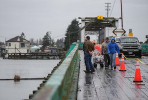 Wagon-dragging B.C. islanders face weeks without vehicle bridge, knocked askew by tug