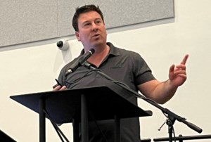 Aster leafhoppers: An unwanted guest migrating from U.S. for canola