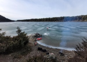B.C.’s Warm weather forces those in ice-fishing derby into boats