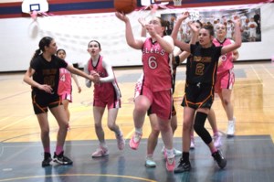 Photos: Elecs support cancer fighter during tournament's pink game